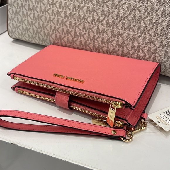 MICHAEL KORS LARGE DOUBLE ZIP WRISTLET WALLET PHONE CASE CLUTCH
Tea Rose NWT - Picture 7 of 16